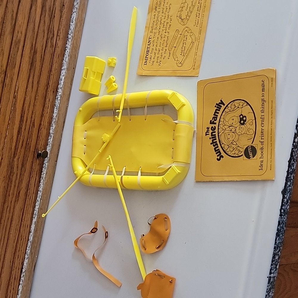 VINTAGE SUNSHINE FAMILY 1970 MATTEL RIVER RAFT FISHING POLE TACKLE BOX BUNDLE